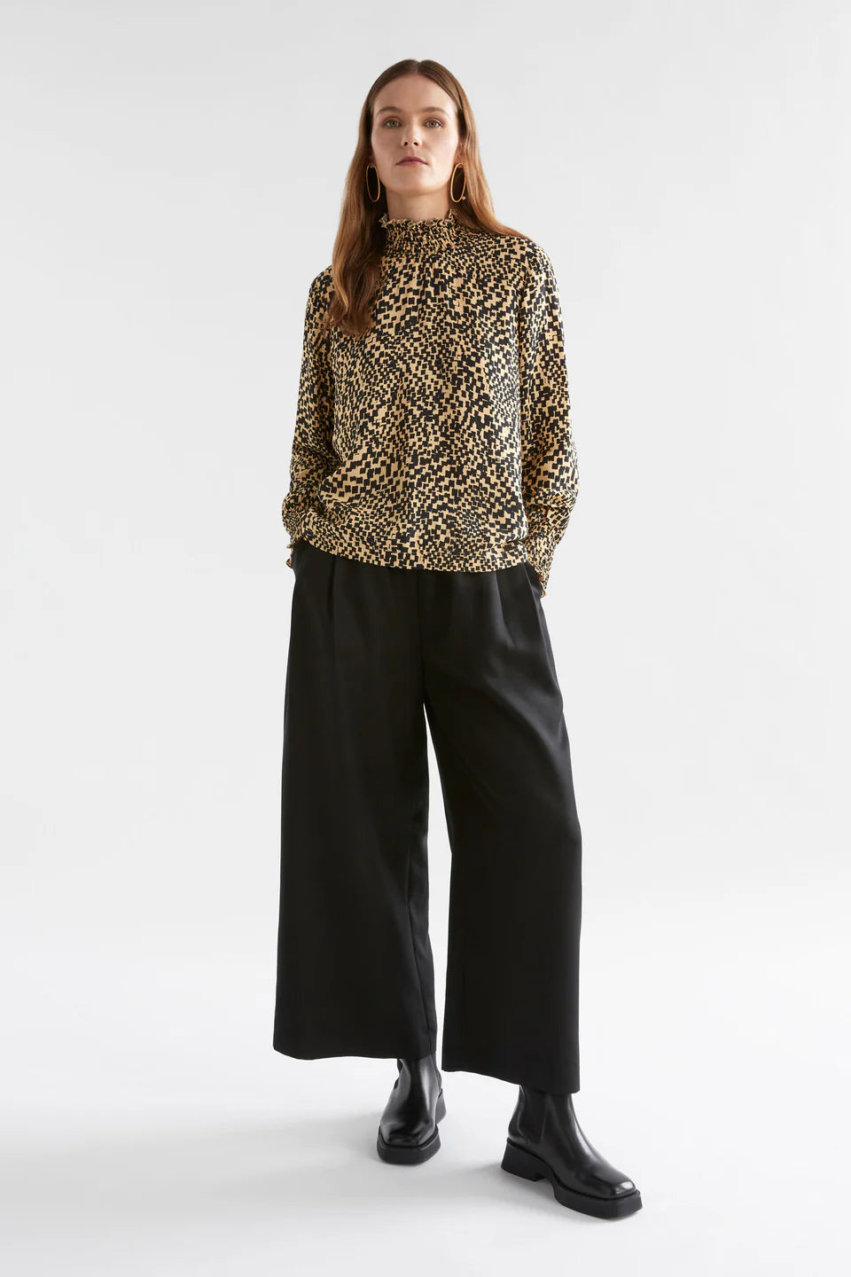 Veda Turtle Neck Top - Beige Sinda Print