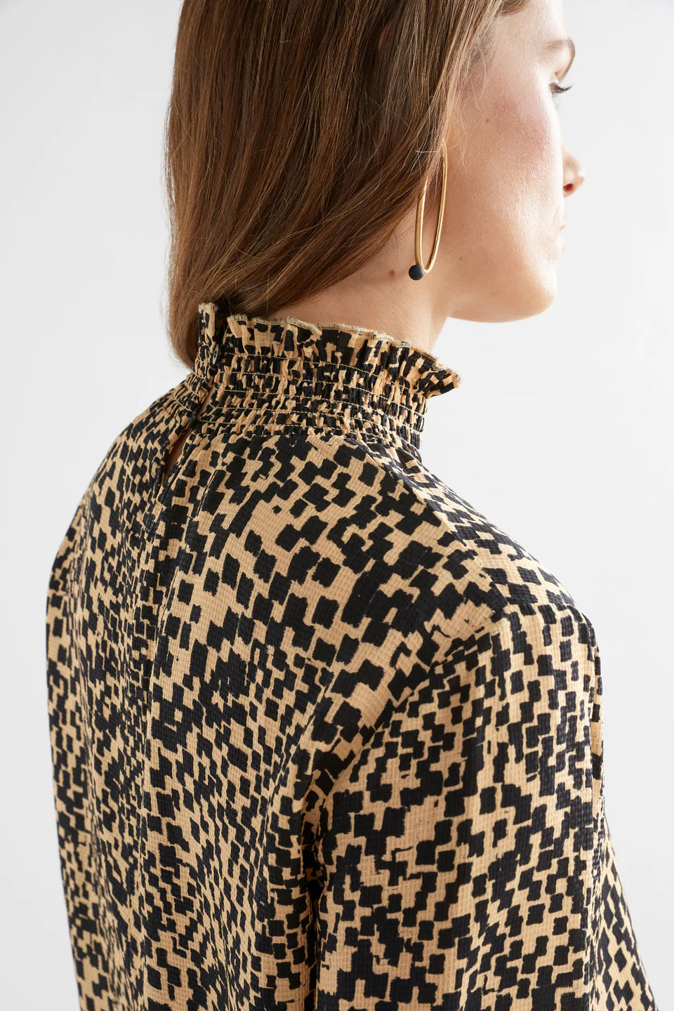 Veda Turtle Neck Top - Beige Sinda Print