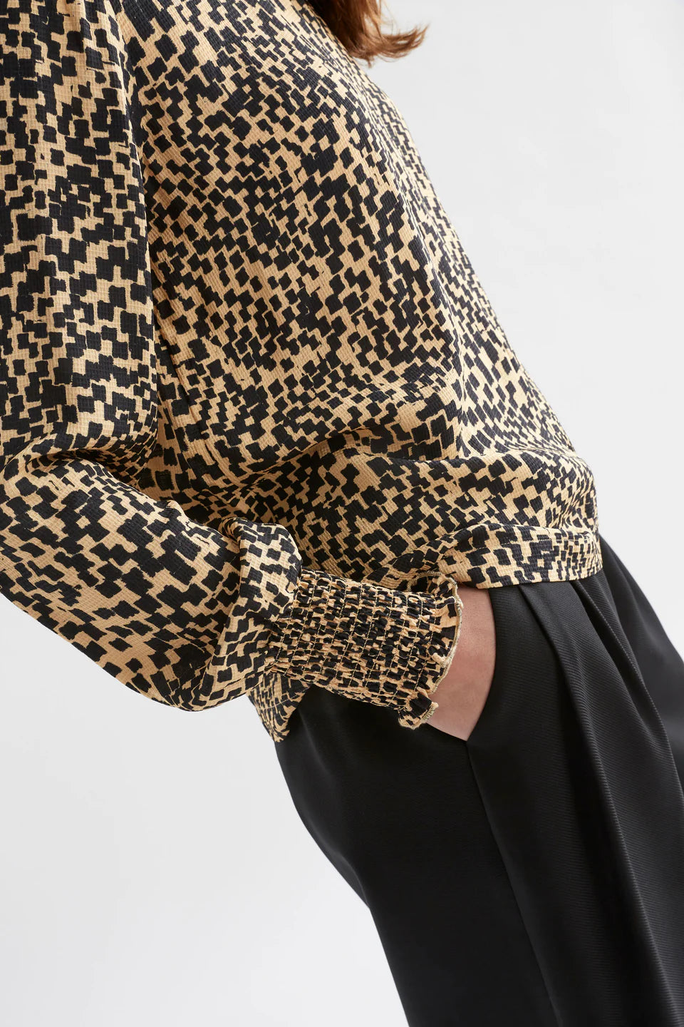 Veda Turtle Neck Top - Beige Sinda Print