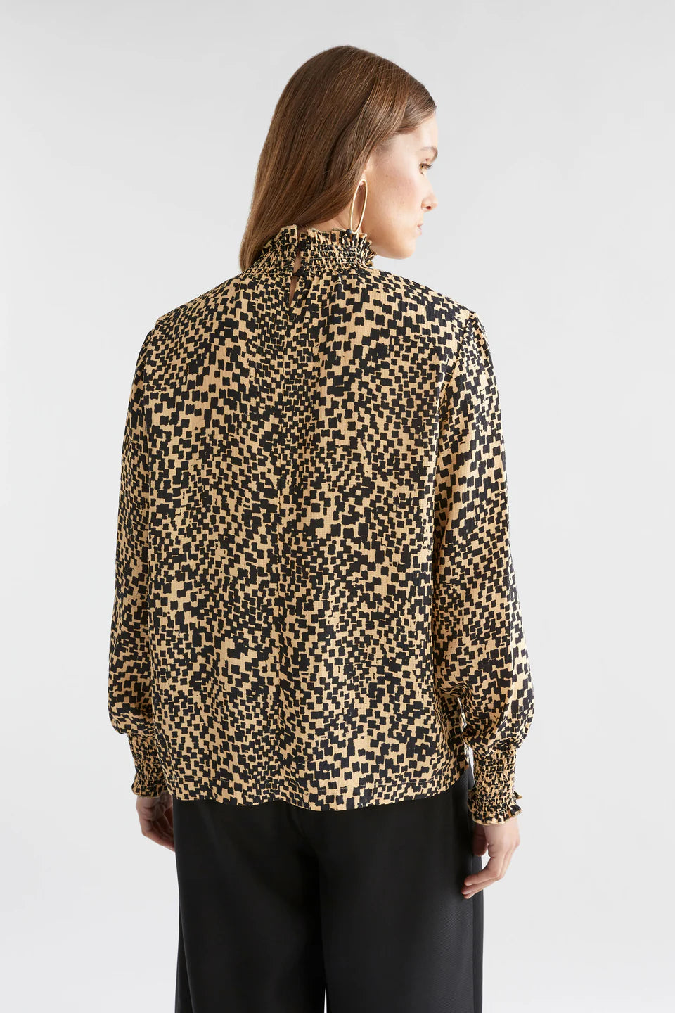 Veda Turtle Neck Top - Beige Sinda Print