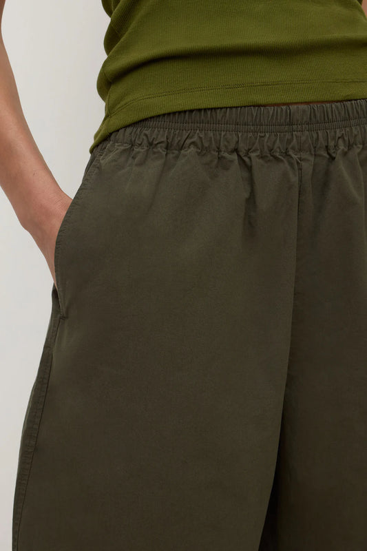 Lola Barrel Pant - Dark Military