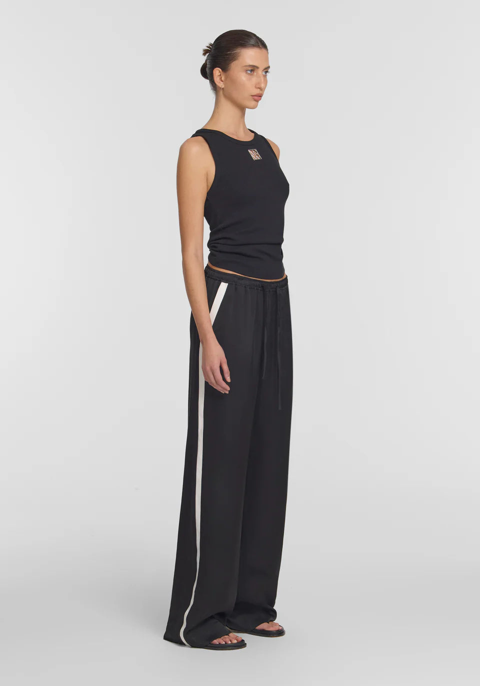 V&W Metal Tank - Black