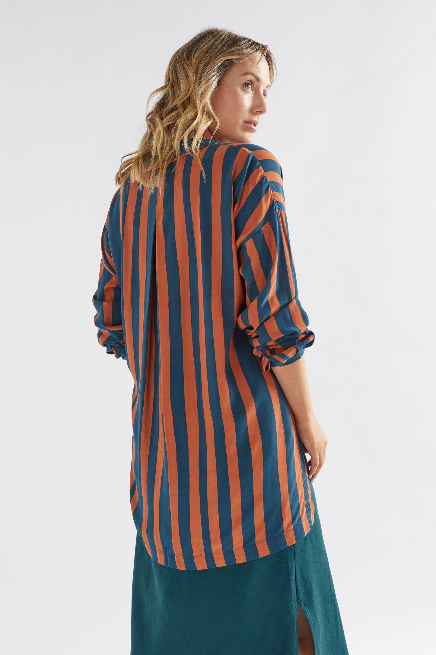 Tilbe Shirt - Bronze / Teal Paint Stripe