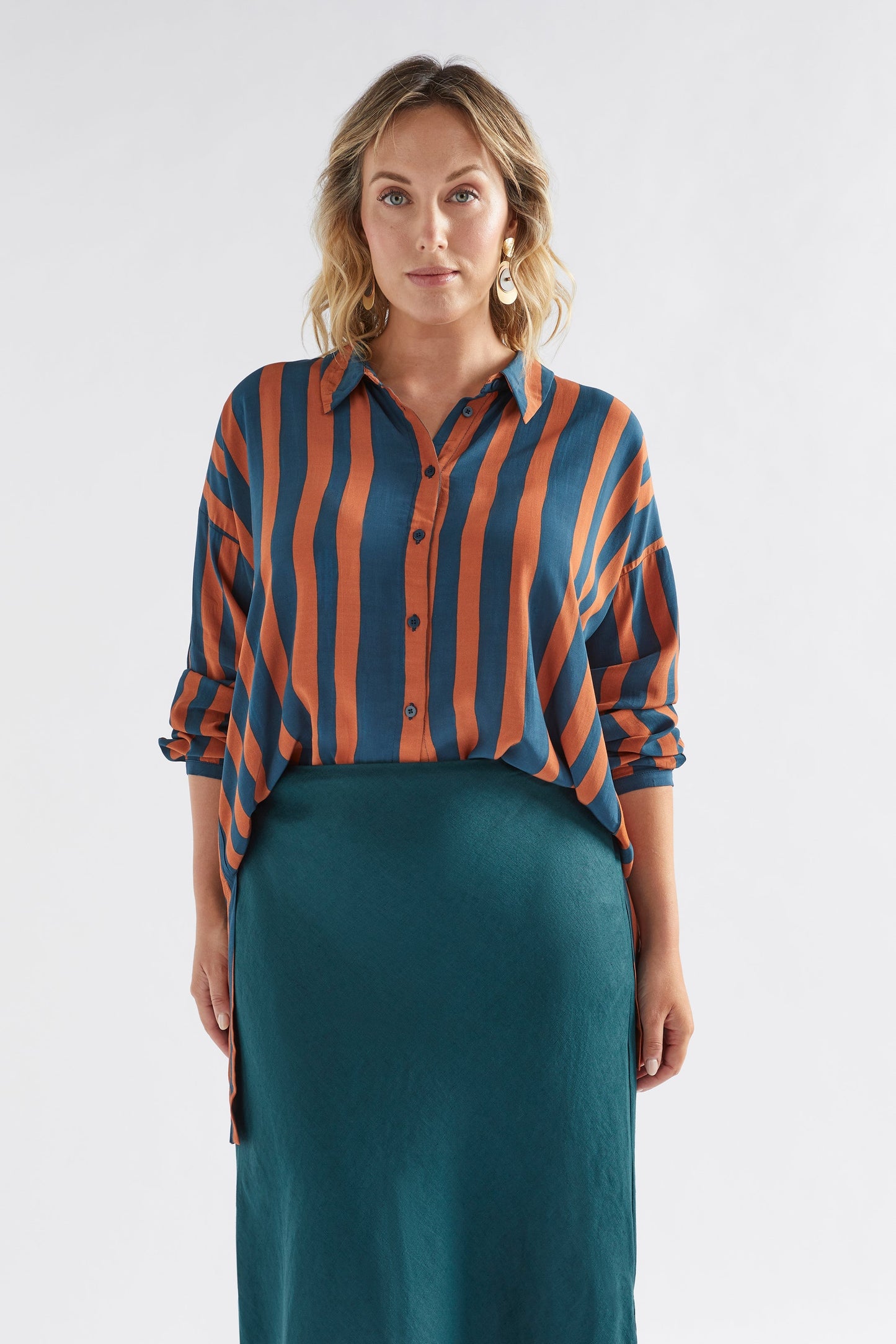 Tilbe Shirt - Bronze / Teal Paint Stripe