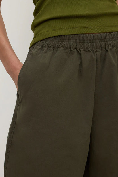 Lola Barrel Pant - Dark Military