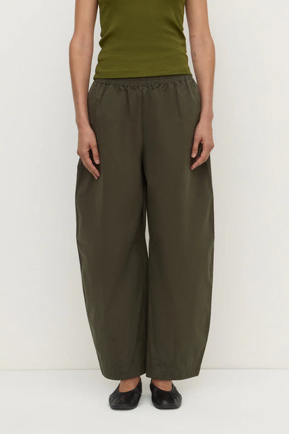 Lola Barrel Pant - Dark Military